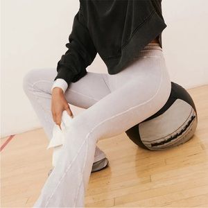 NWOT Free People Good Karma Flare Leggings. Ice Gray XS/S (0-6)